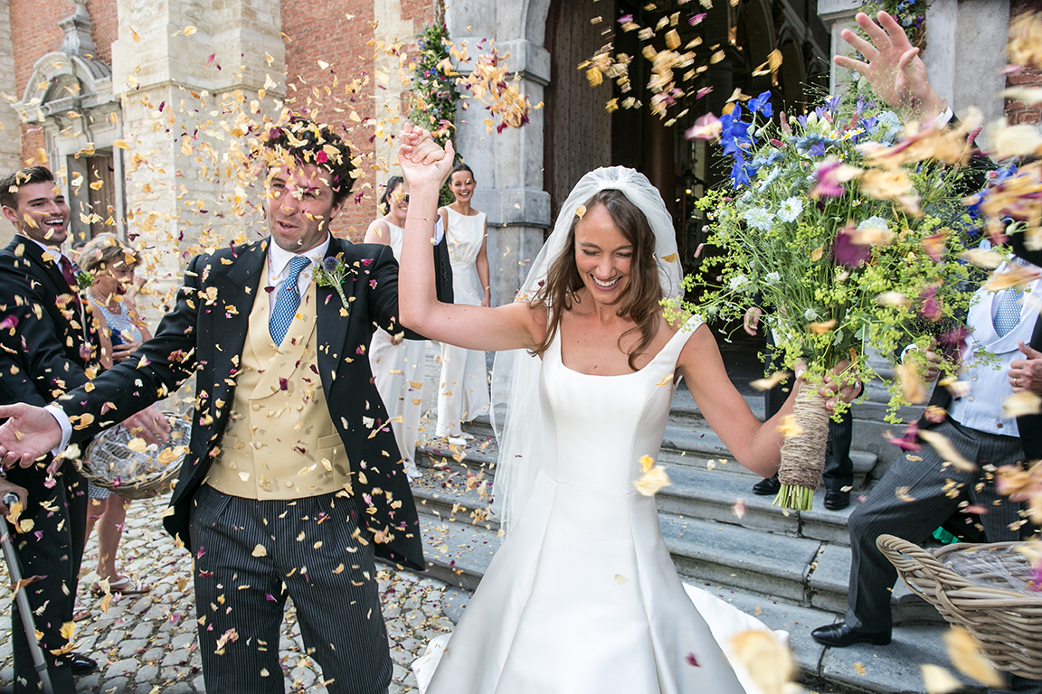 Phillipa-Lepley-Couture-Wedding-Dress-London-Real-Bride-Clean-Wedding-Dress-Zibeline-Veil-Wedding-Flowers