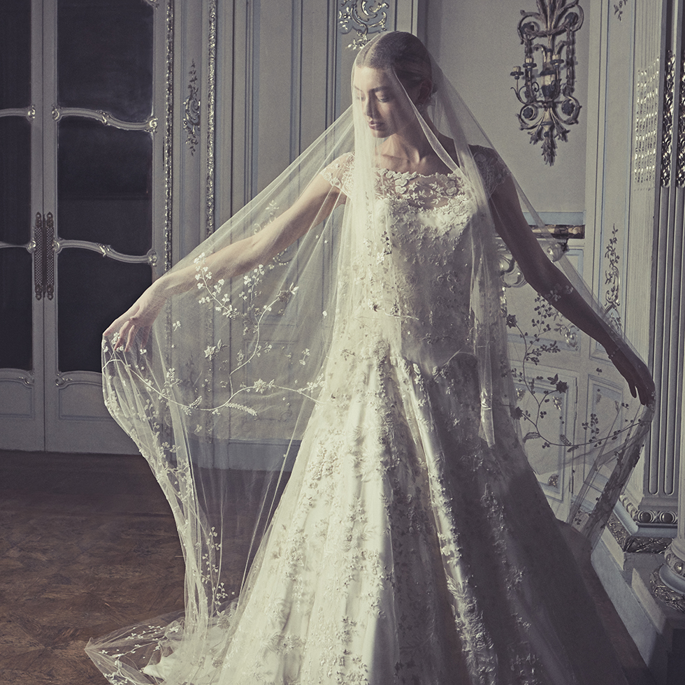 Timeless-Wedding-Dress-With-Veil