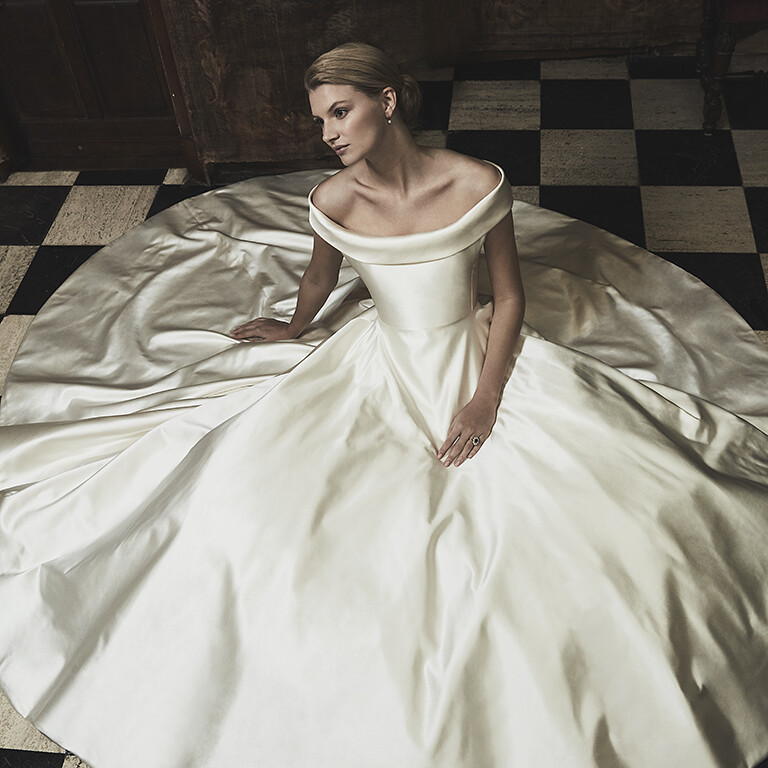 Phillipa_Lepley_Couture_Designer_Top_Tips_On_How_To_Choose_A_Wedding_Dress