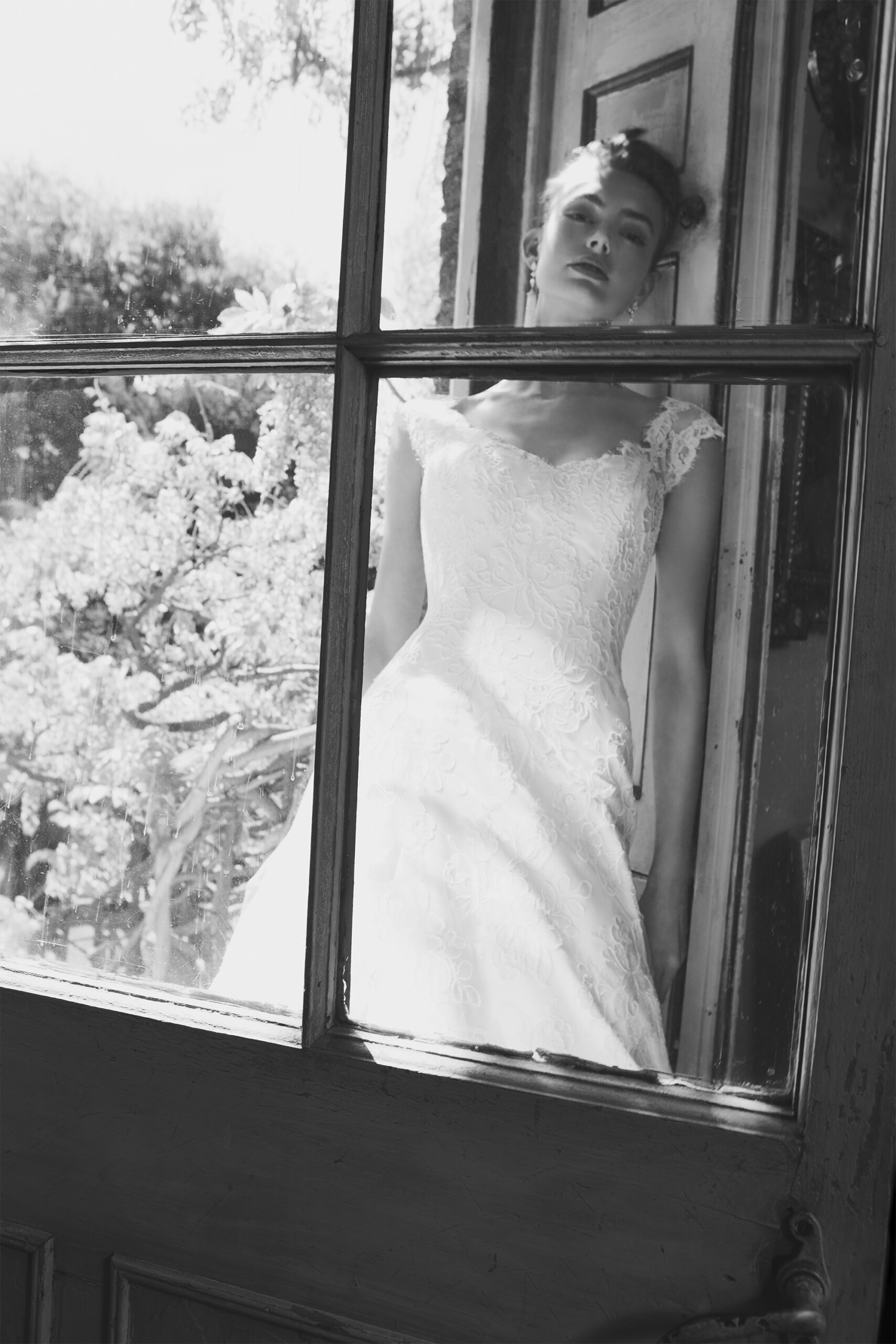 Phillipa-Lepley-Couture-Wedding-Dress-Baby-Olinda-Mixed-Briar-Roses-All-Over-Lace-Full-Skirt-Lace-Strap-Corset-Long-Train 2