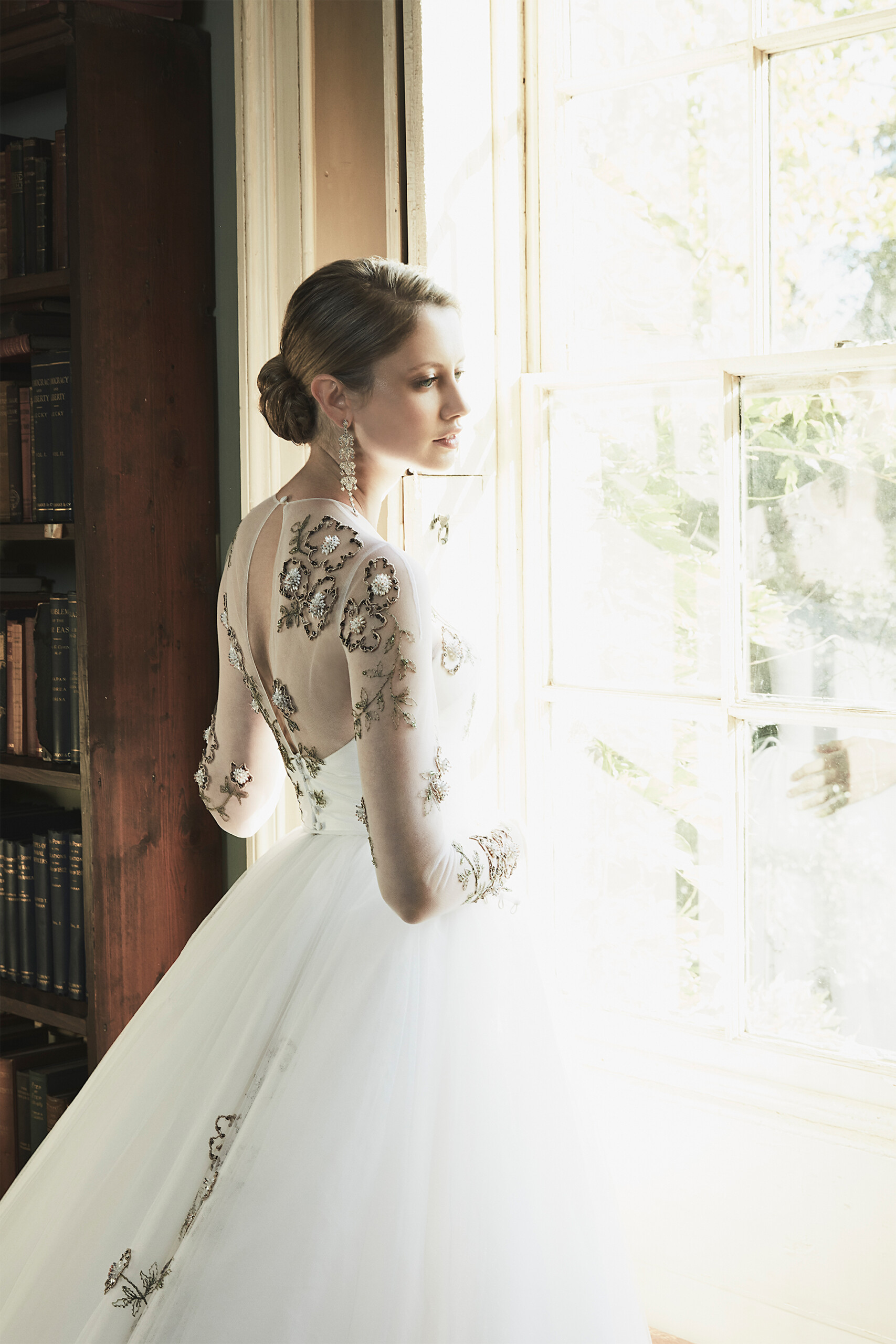 Phillipa-Lepley-Couture-Wedding-Dress-Toulouse-Japanese-Anenome-Tulle-Embroidered-Ballgown