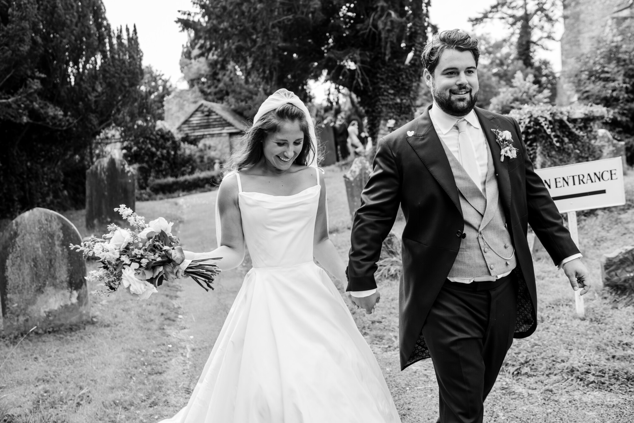 Phillipa-Lepley-Couture-Real-Bride-Anna-Toulouse-Taffeta-Bow-Veil