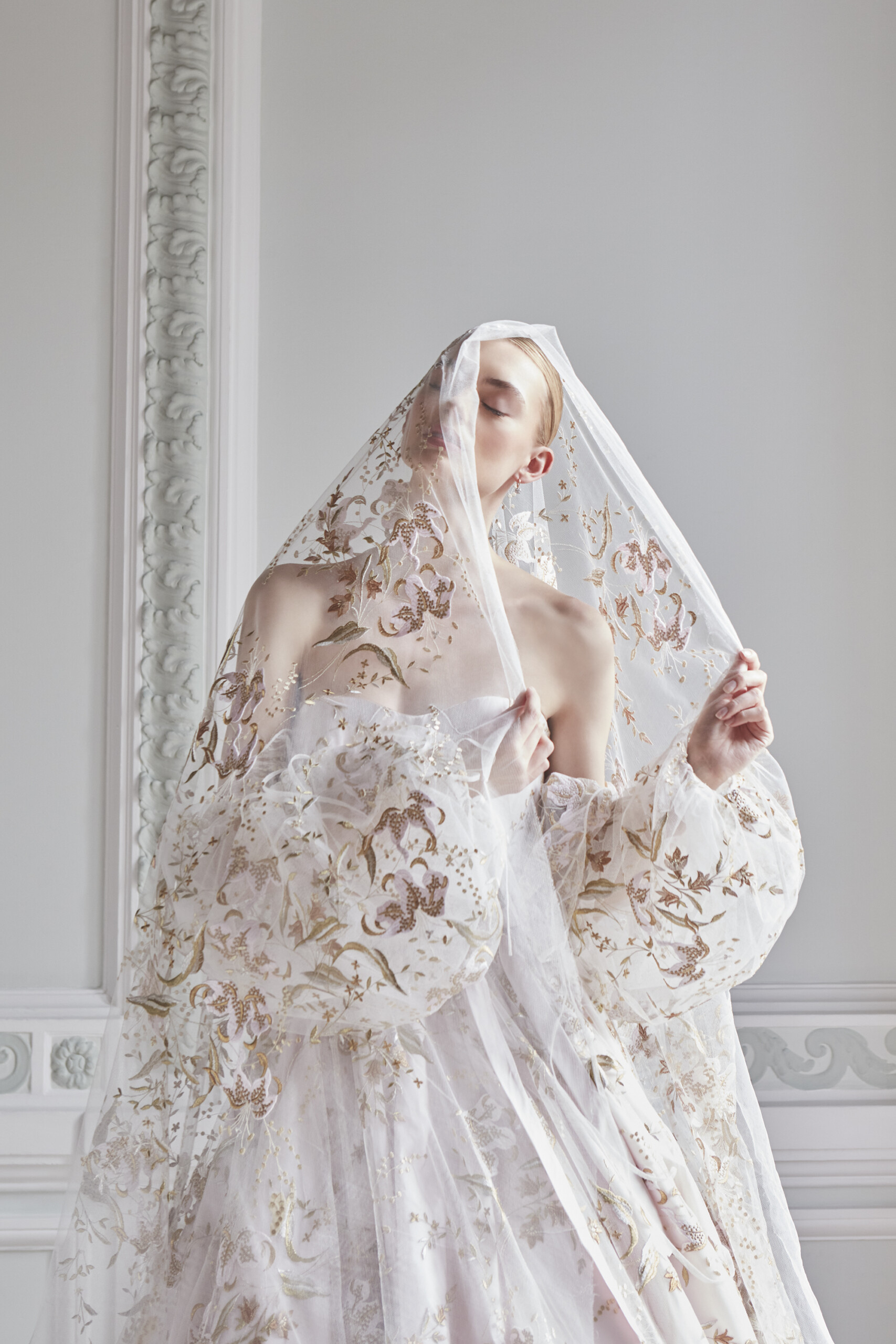 Phillipa-Lepley-Couture-Wedding-Dress-Toulouse-Stargazer-Veil