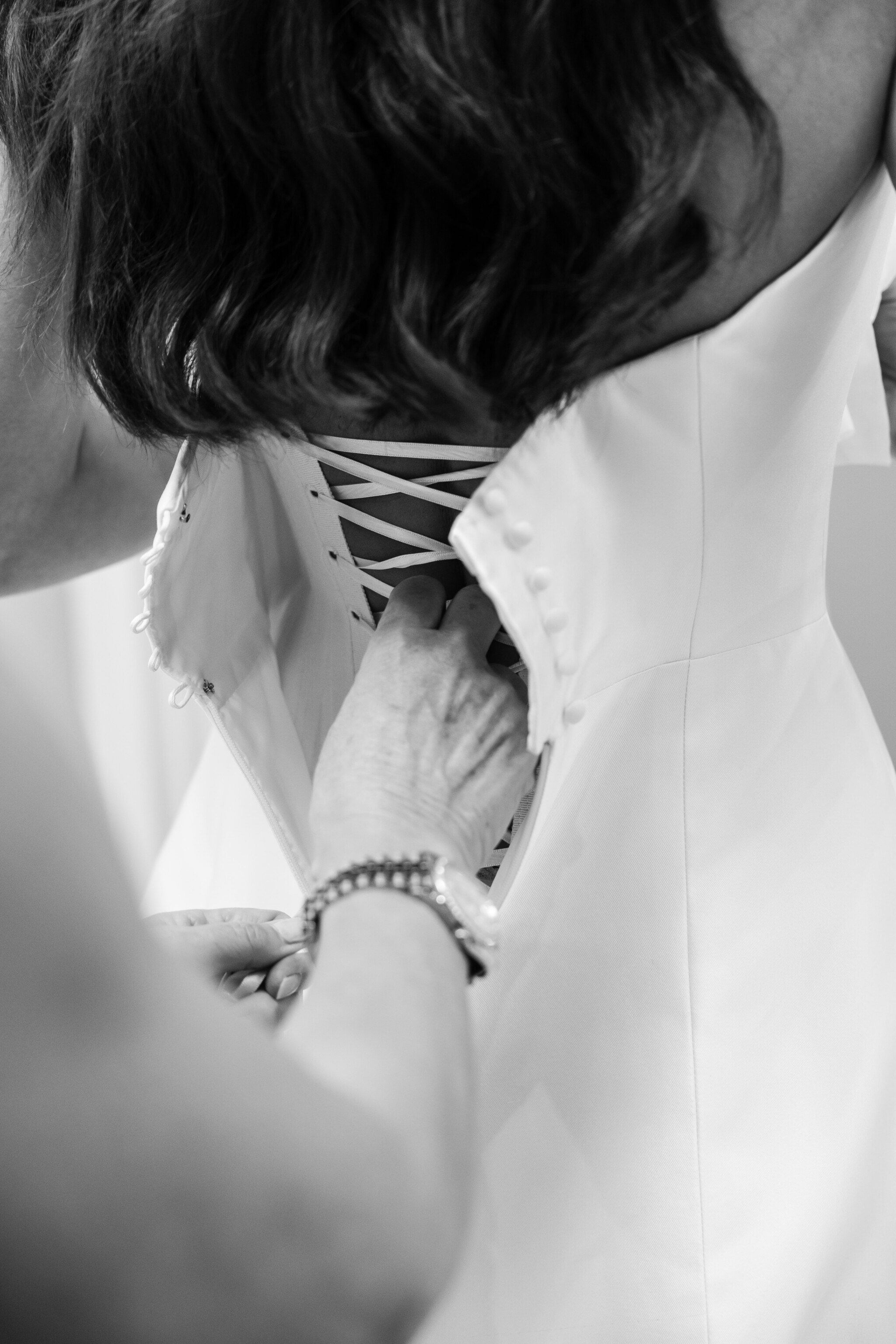 Phillipa_Lepley_Bride_Christine_Bespoke_Zibeline_Dress_Frothy_Flowers_Veil