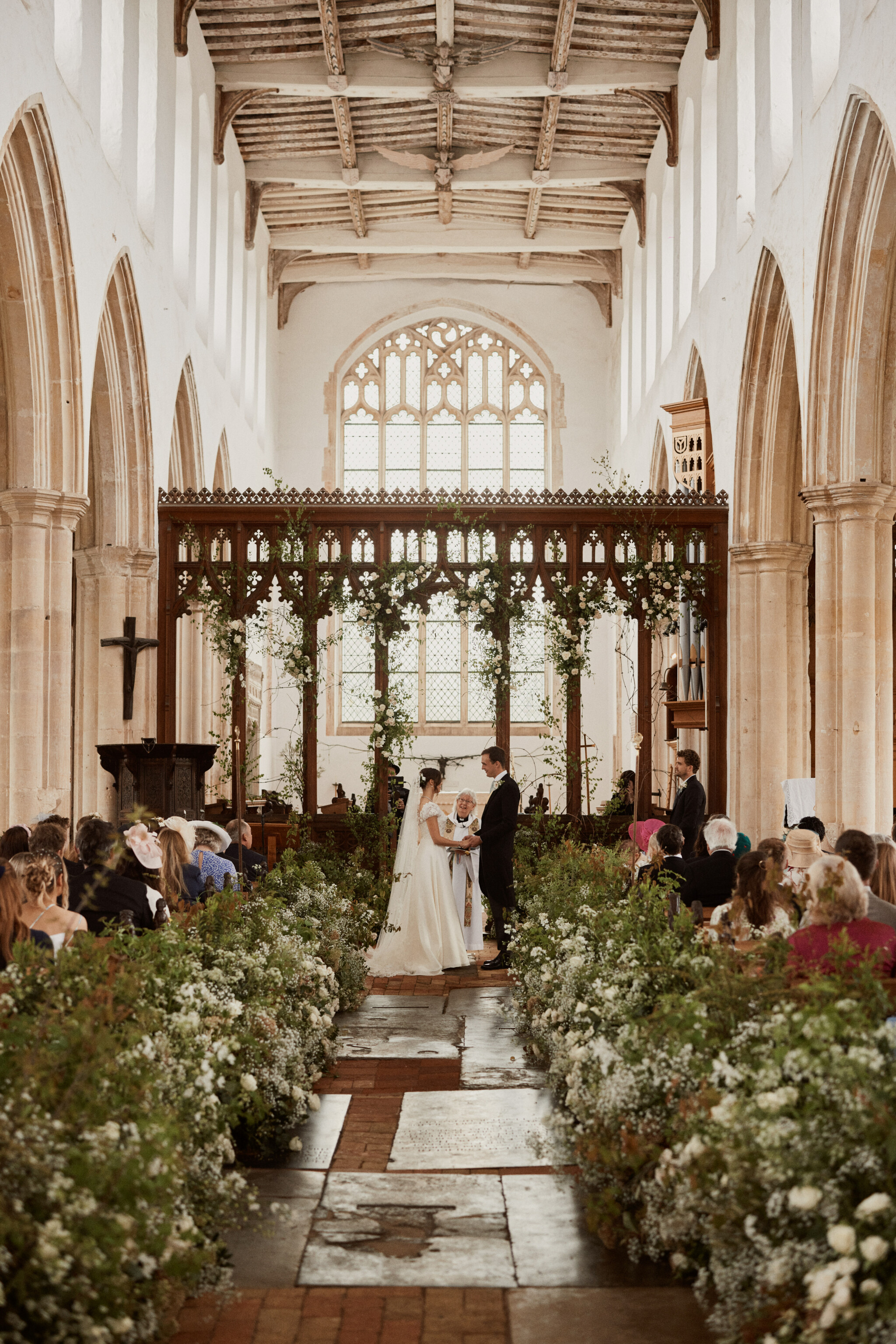 Phillipa_Lepley_Bride_Katya_Bespoke_Hand_Embroidered_Puff_Sleeve_V_Neck_Wedding_Dress
