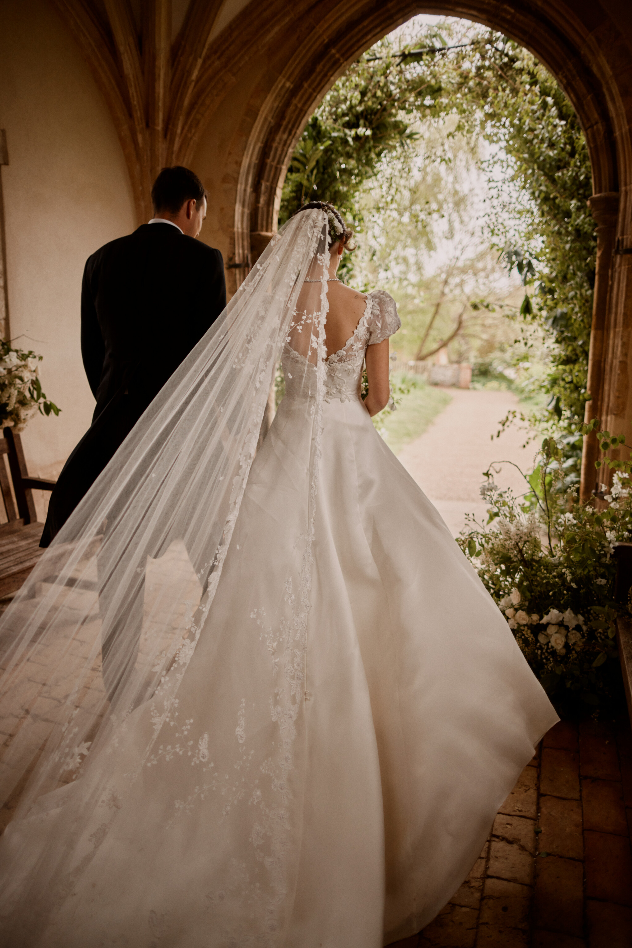 Phillipa_Lepley_Bride_Katya_Bespoke_Hand_Embroidered_Puff_Sleeve_V_Neck_Wedding_Dress