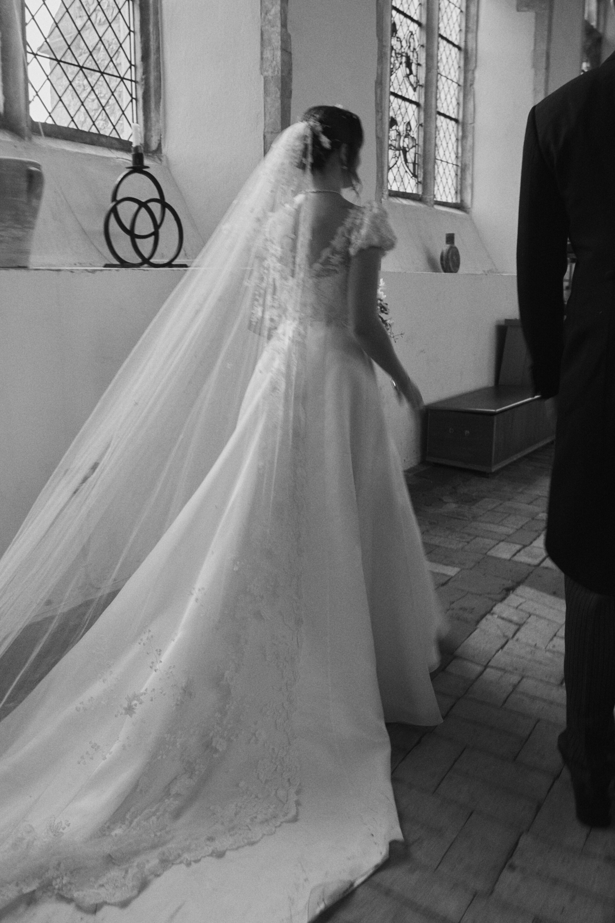 Phillipa_Lepley_Bride_Katya_Bespoke_Hand_Embroidered_Puff_Sleeve_V_Neck_Wedding_Dress