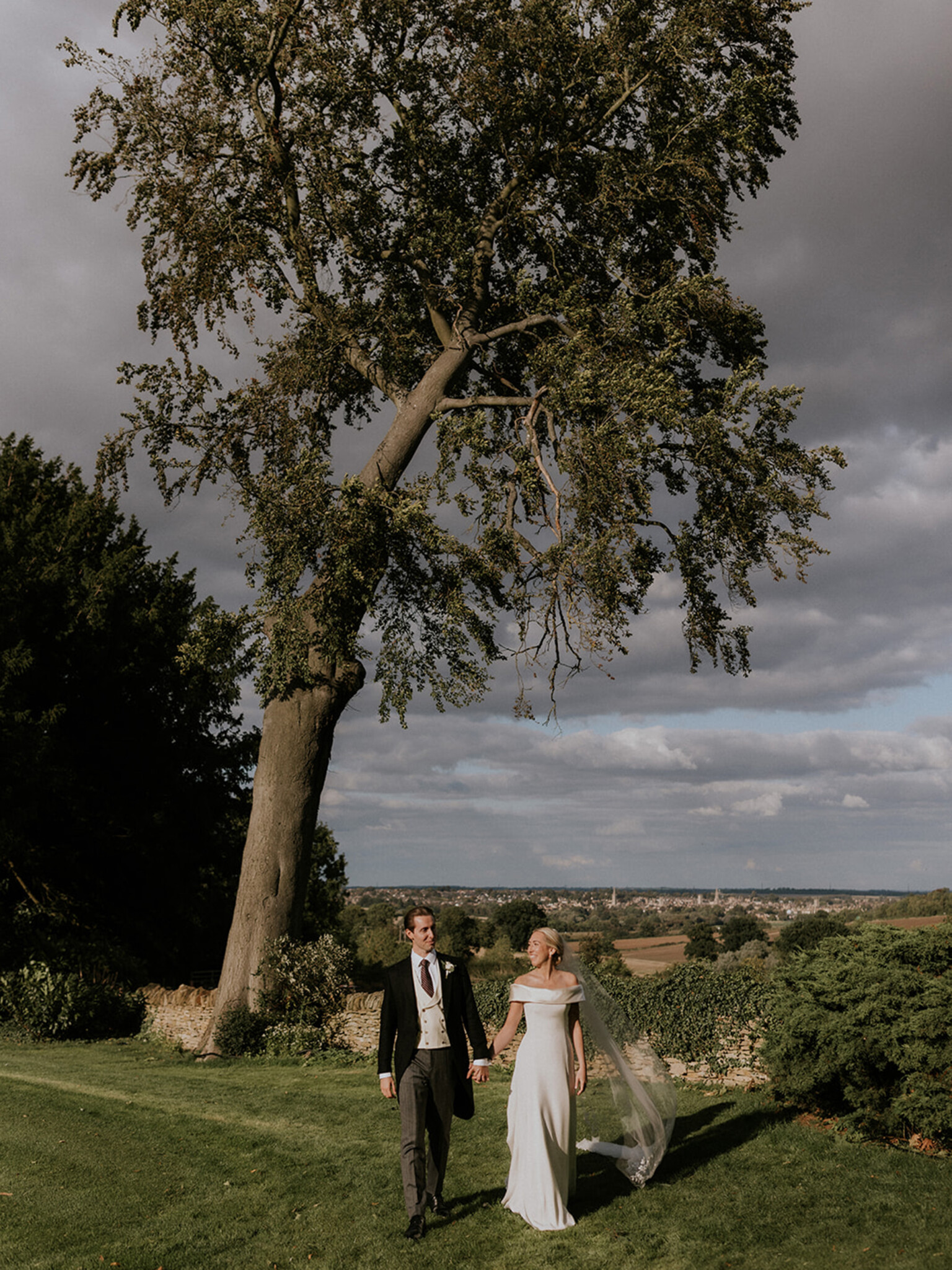 Phillipa Lepley bride Pollyanna Modern Slim Crepe Couture Wedding Dress With Satin Collar Hand Embroidered Veil