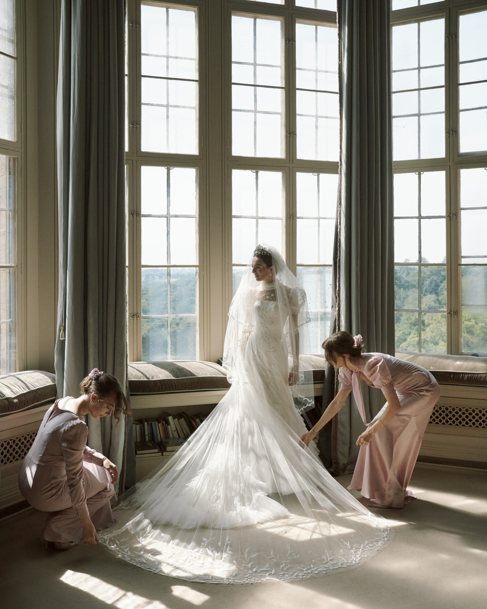 Phillipa_Lepley_Bespoke_Celestial_Puff_Sleeve_Wedding_Dress_Lady_Violet_Manners_Viscountess_Garnock_Wedding_At_ Belvoir_Castle