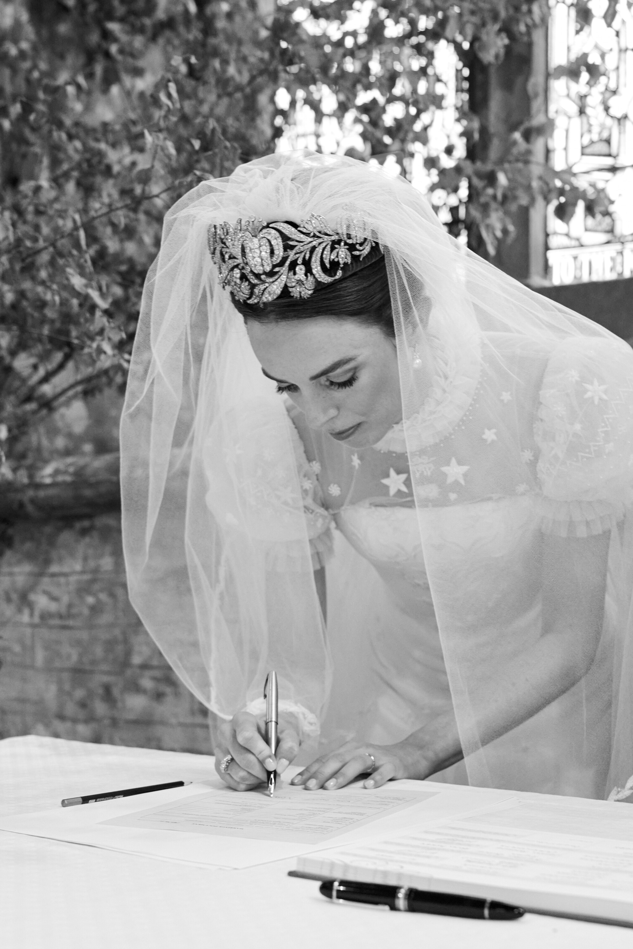 Phillipa_Lepley_Bespoke_Celestial_Puff_Sleeve_Wedding_Dress_Lady_Violet_Manners_Viscountess_Garnock_Wedding_At_ Belvoir_Castle